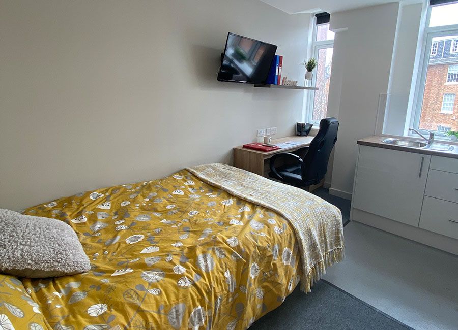 Renaissance House Loughborough Student Accommodation: Standard studio - Large double bed with desk and TV