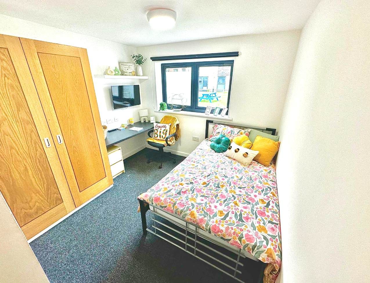 Forest Court Loughborough student accommodation: Superior Ensuite with double bed and desk area and large wardrobe