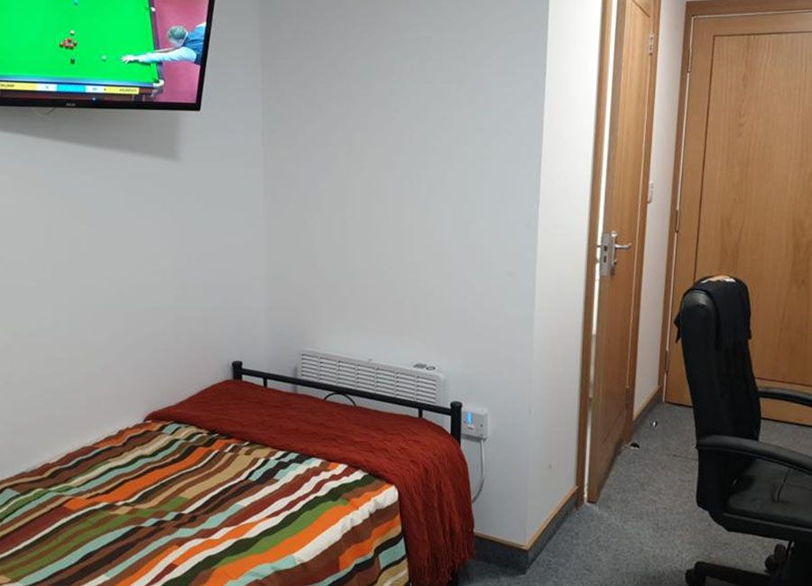 Salisbury Road Leicester Student Accommodation - Standard Studio - Double bed and TV wall mounted