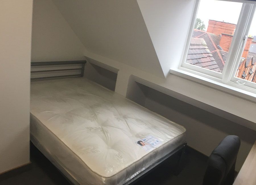 Salisbury Road Leicester Student Accommodation - Ensuite rooms - Large double bed