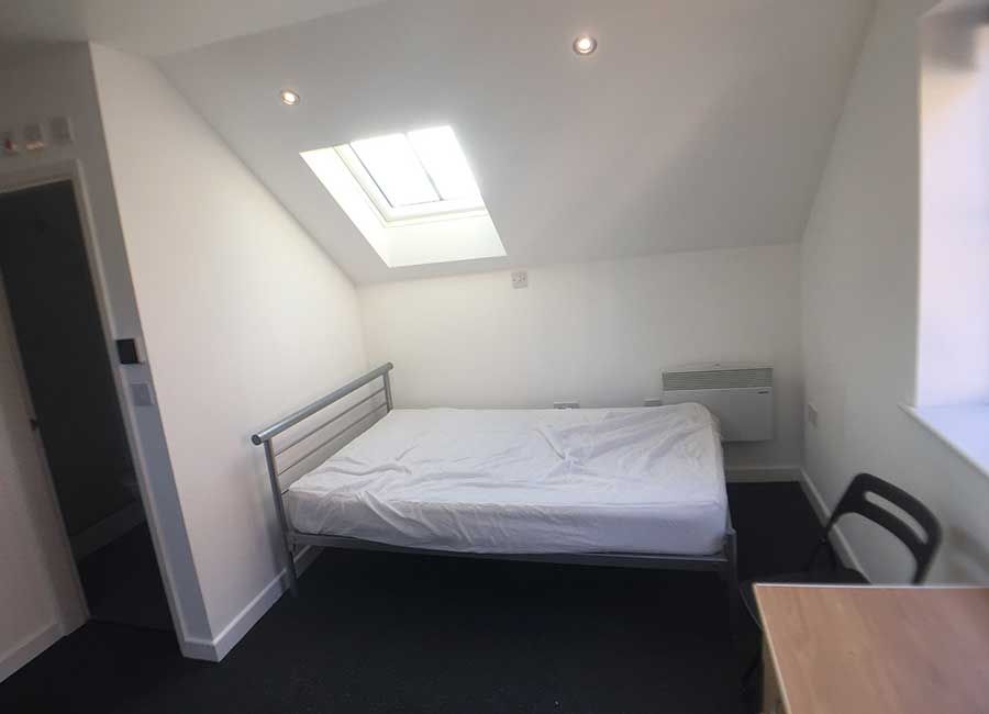 Radmoor House Leicester Student Accommodation - Standard Studios - Large double bed