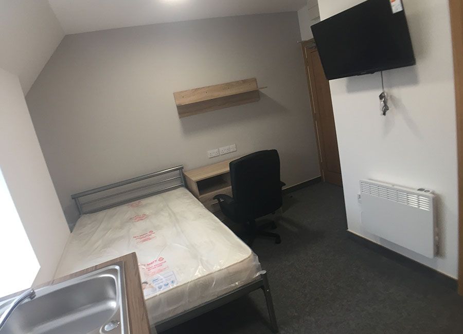 Salisbury Road Leicester Student Accommodation - Standard Studio - Double bed with TV