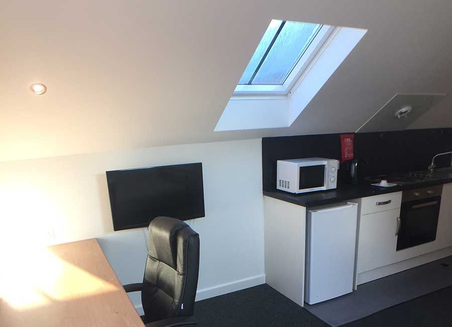 Radmoor House Leicester Student Accommodation - Standard Studios - Stylish room with ample light