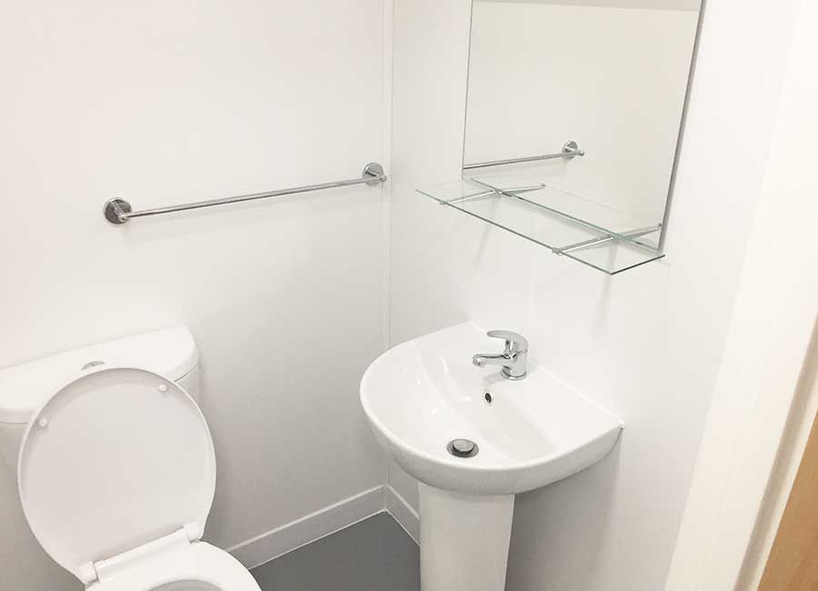 Loughborough Student Accommodation: Forest Rise: One Bed Flats - Onsuite bathroom