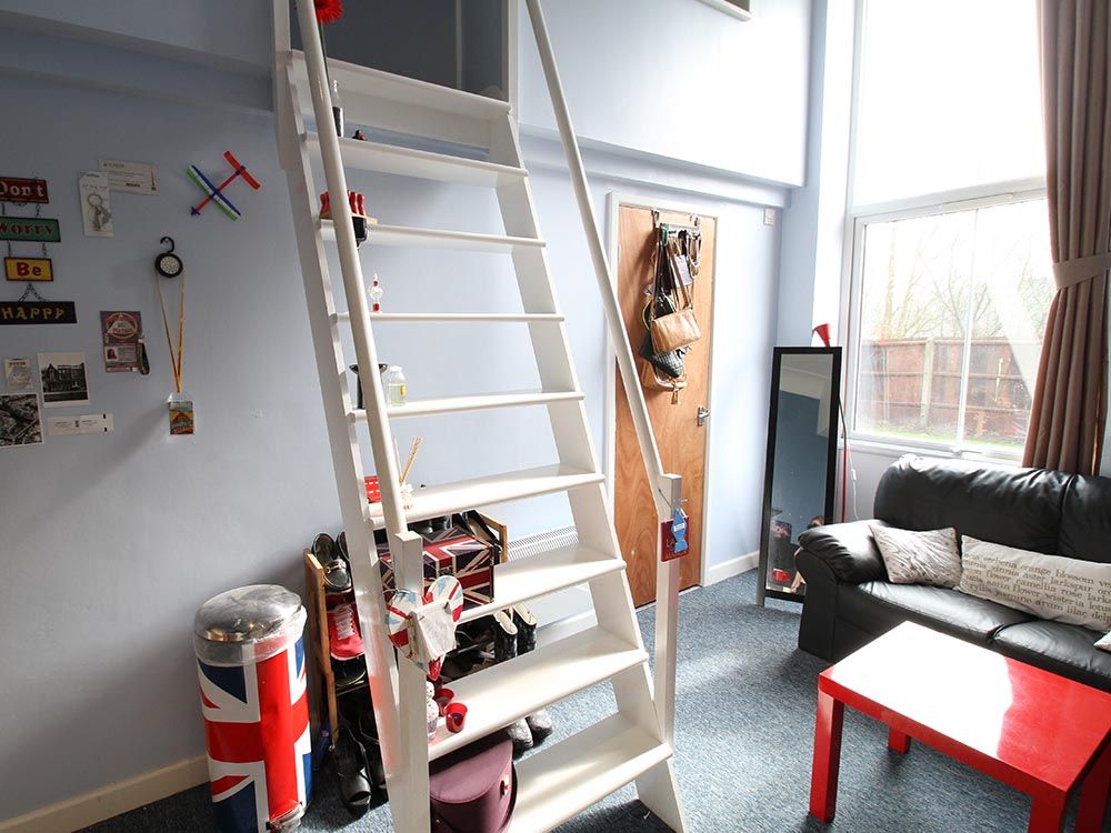 Radmoor House Loughborough Student mezzanine rooms - Lounge stairs